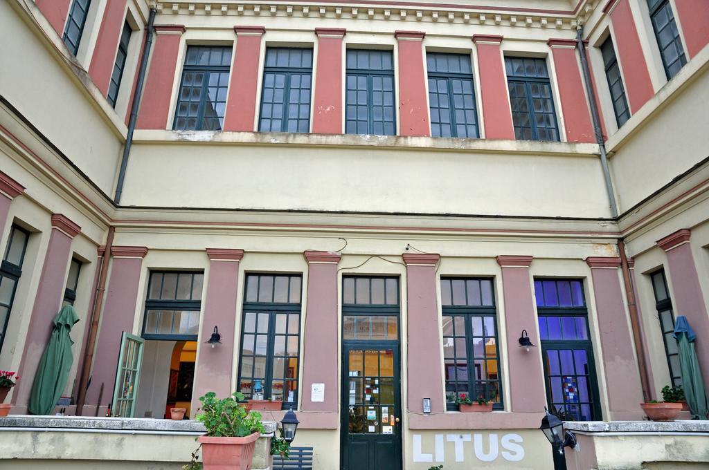 Litus Roma Hostel Lido di Ostia Exterior photo The museum's entrance