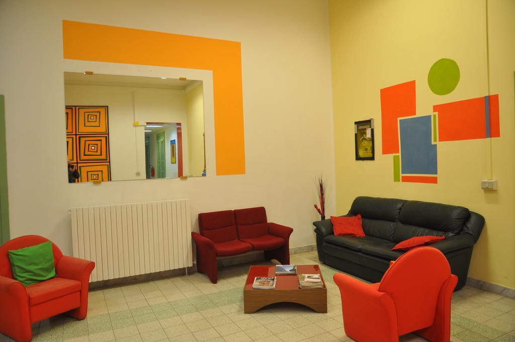 Litus Roma Hostel Lido di Ostia Exterior photo The waiting room of a dental practice