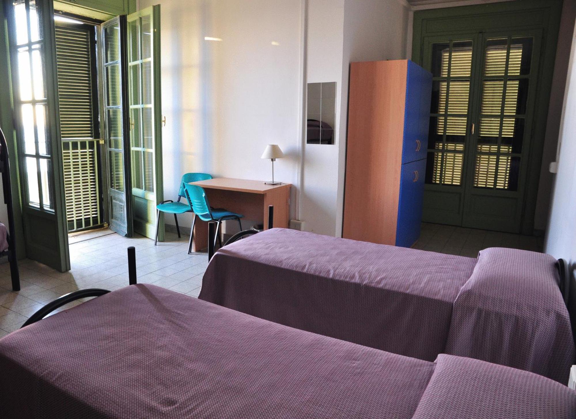 Litus Roma Hostel Lido di Ostia Exterior photo A typical bedroom in a residence hall