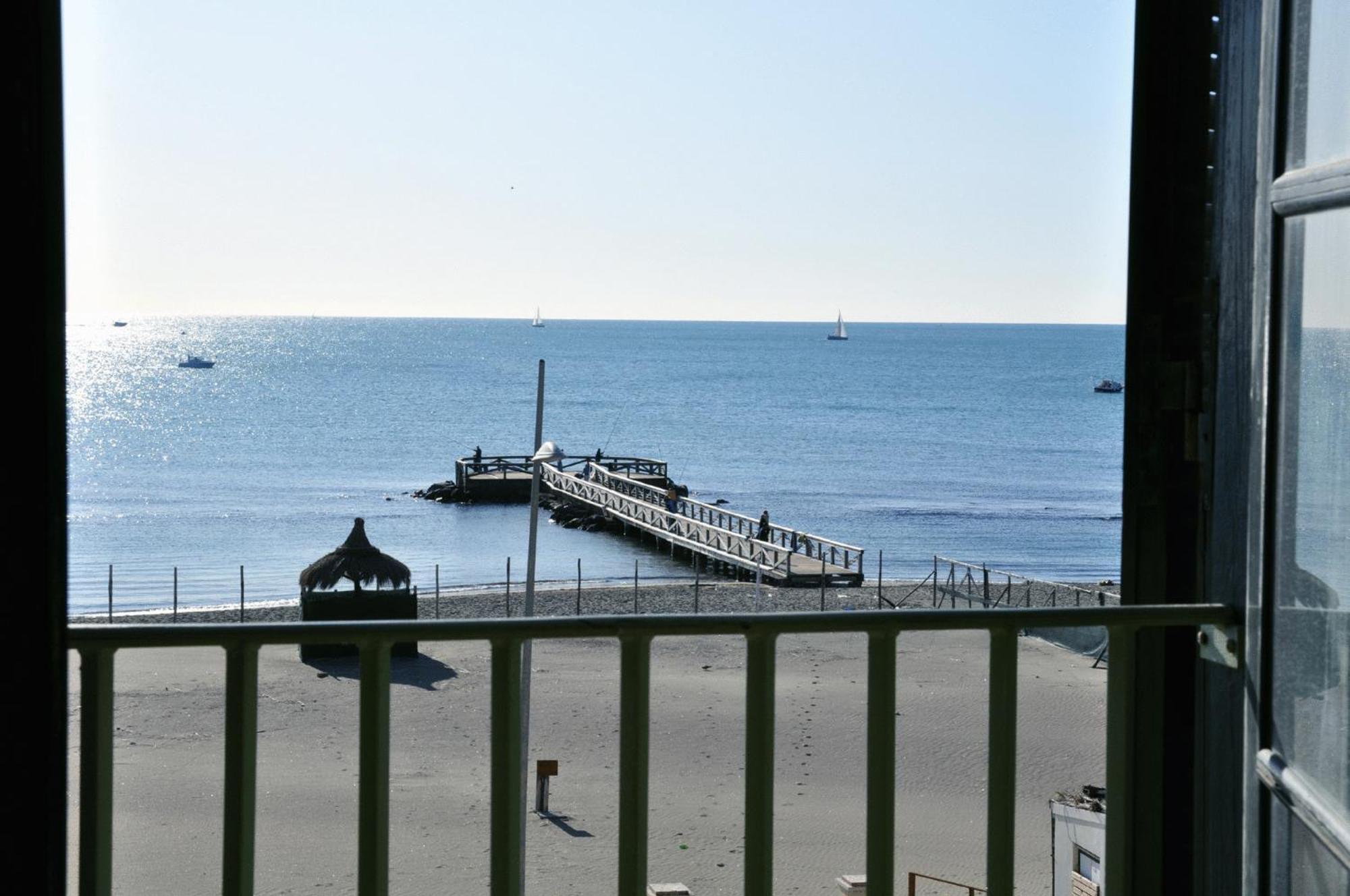 Litus Roma Hostel Lido di Ostia Exterior photo The pier at the end of the promenade