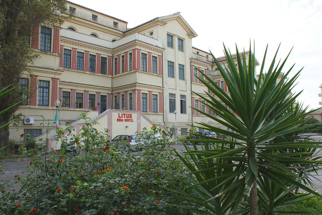 Litus Roma Hostel Lido di Ostia Exterior photo The main building of the university